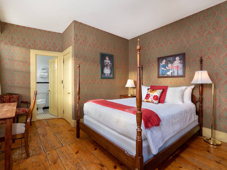 Queen Room | Individually decorated, desk, iron/ironing board, cribs/infant beds