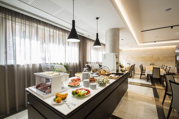 Petit déjeuner buffet compris tous les jours