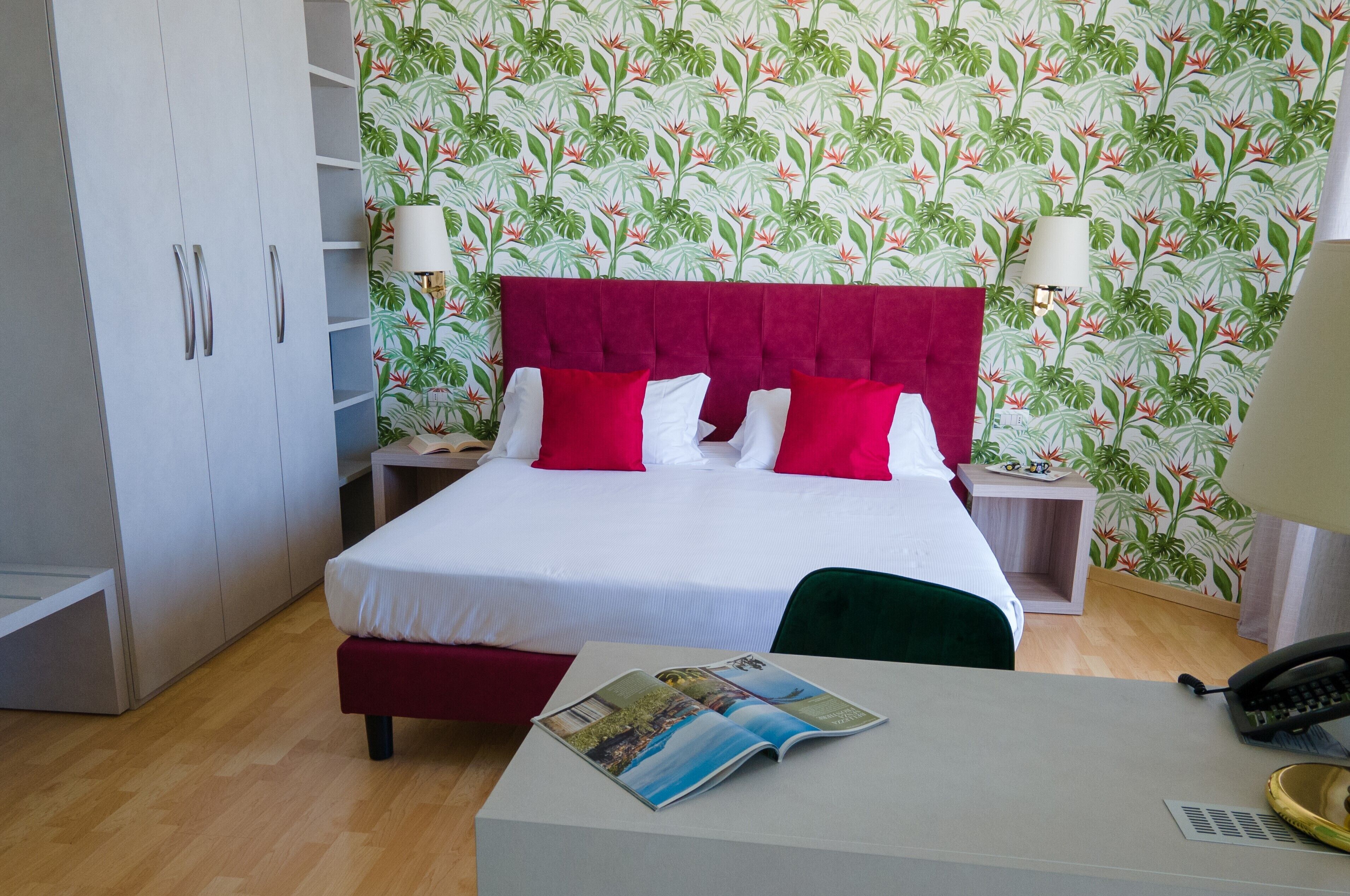 1 bedroom, down duvets, minibar, in-room safe