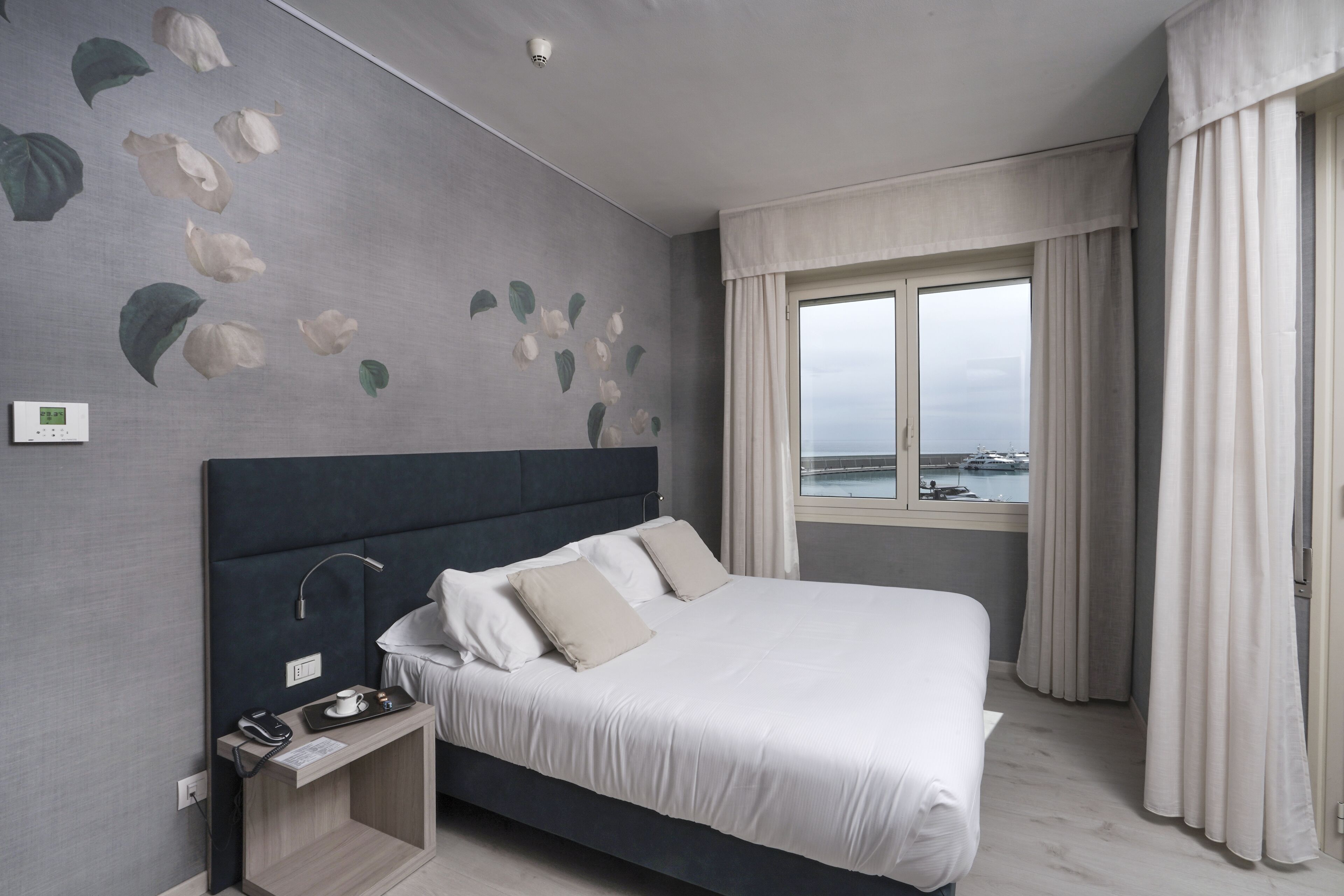 deluxe double room, balcony, sea view | 1 bedroom, down duvets, minibar, in-room safe