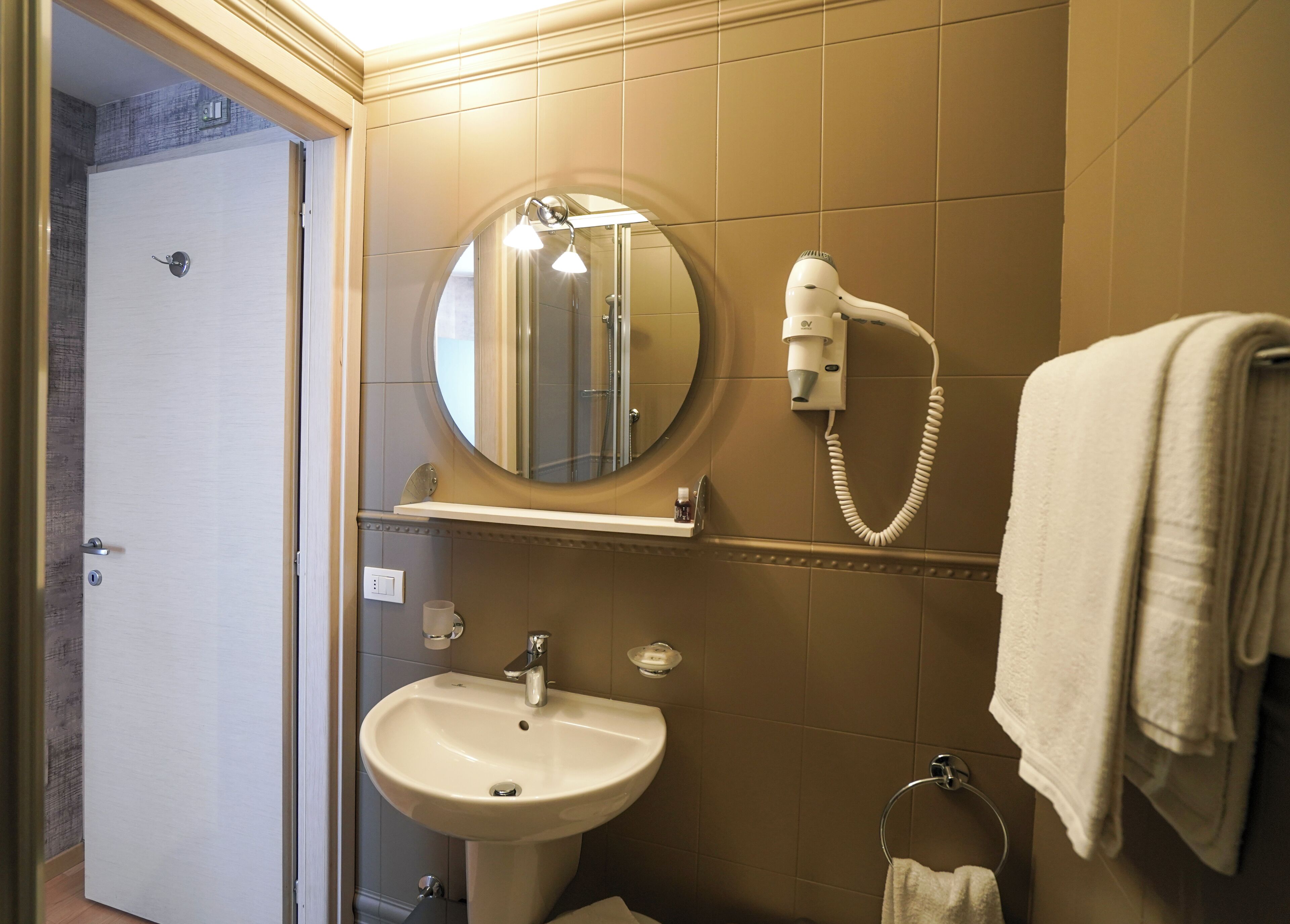 shower, free toiletries, hair dryer, bidet