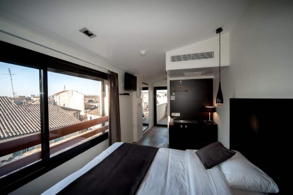 Superior tweepersoonskamer | Luxe beddengoed, een kluis op de kamer, individueel gedecoreerd
