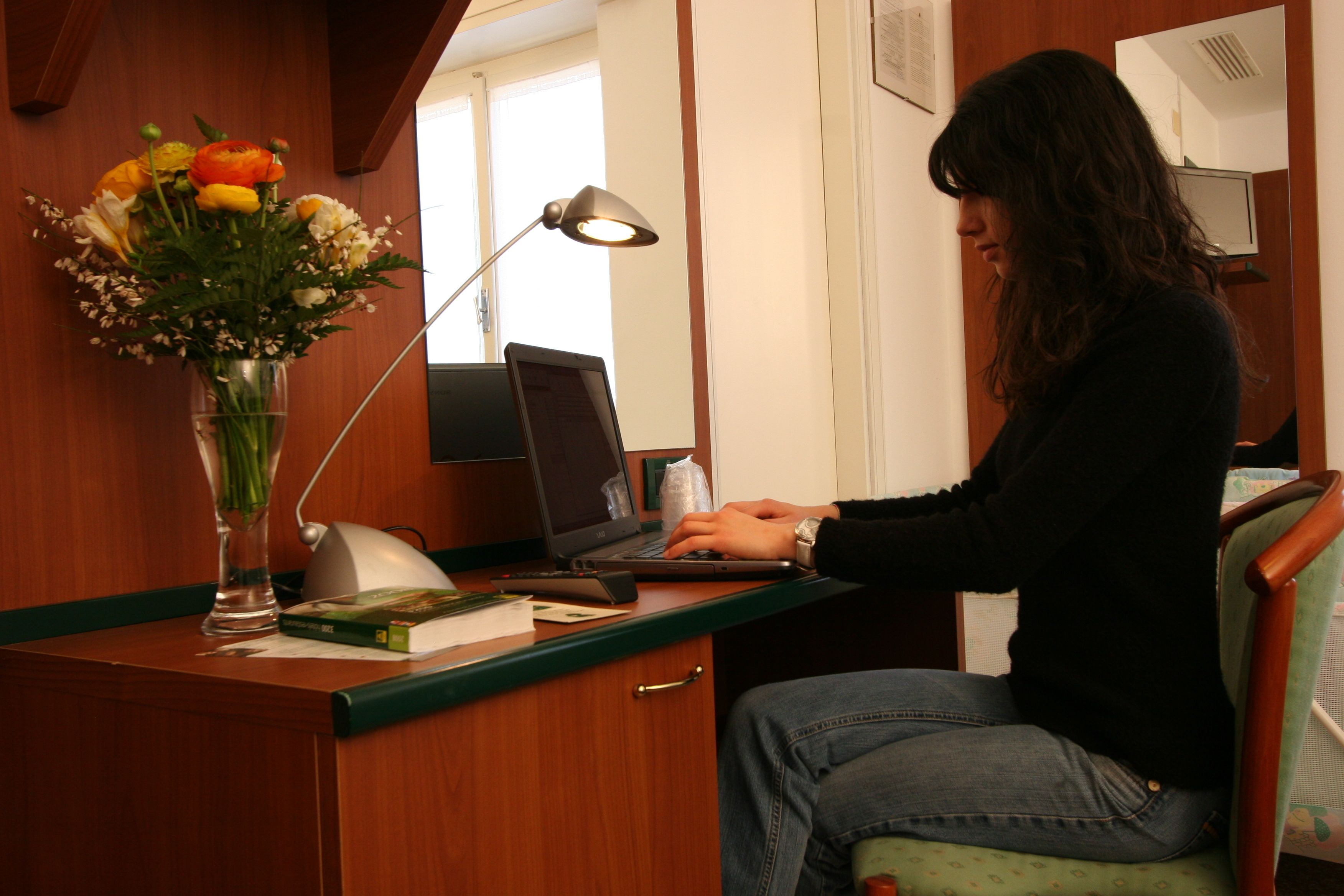 in-room business centre