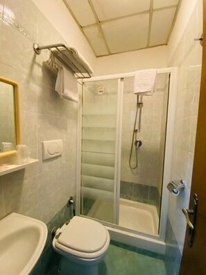 Basic Double or Twin Room | Bathroom | Hair dryer, towels