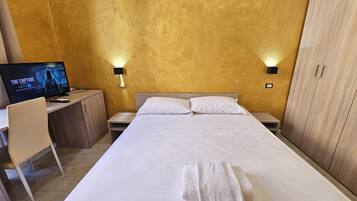 Basic Double or Twin Room | Desk, bed sheets