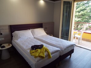 In-room safe, desk, cribs/infant beds, free WiFi - Imperial (Garda)