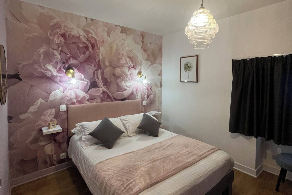 Standard Double Room | Premium bedding, desk, blackout drapes, iron/ironing board (on request)