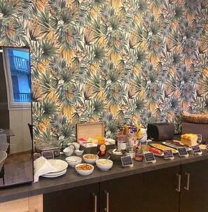 Daily continental breakfast (EUR 10 per person)
