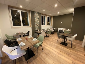 Daily continental breakfast (EUR 10 per person)
