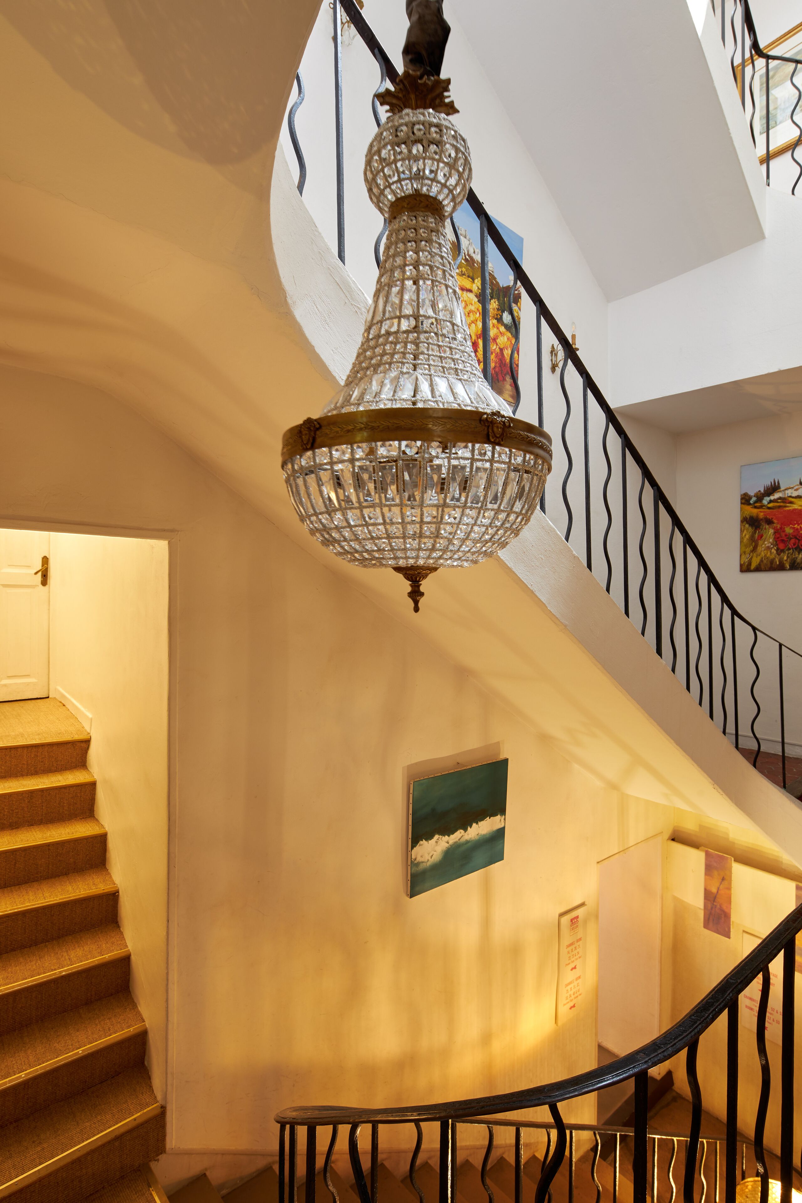 handrails in stairways