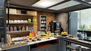 Breakfast, lunch, dinner served; French cuisine