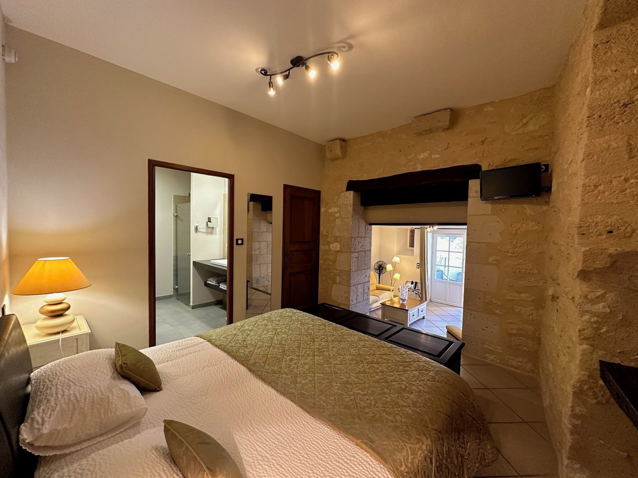 Familiesuite | Skrivebord, lydisolert, barnesenger (inkludert) og wi-fi (inkludert)