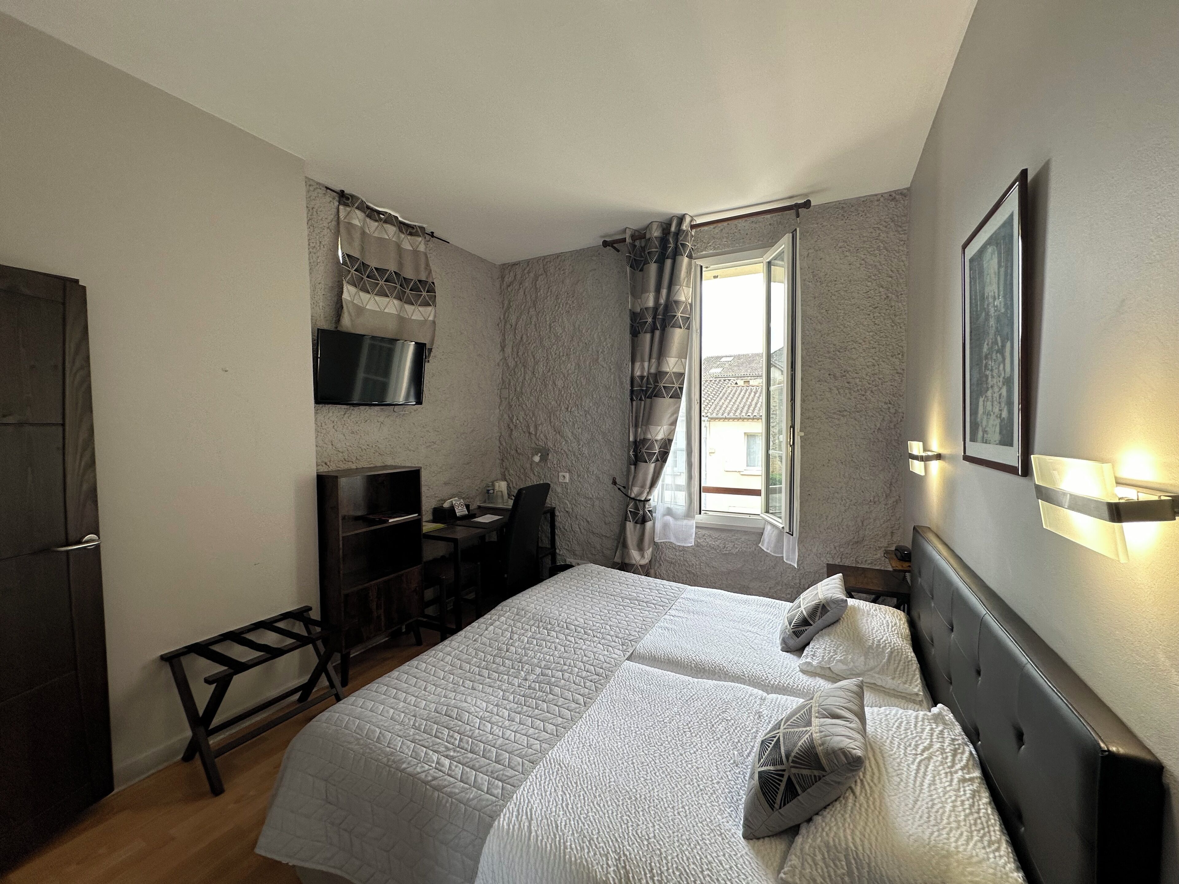 Rom – superior, 2 enkeltsenger | Skrivebord, lydisolert, barnesenger (inkludert) og wi-fi (inkludert)