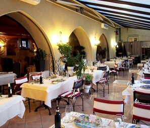 Breakfast, lunch, dinner served; French cuisine