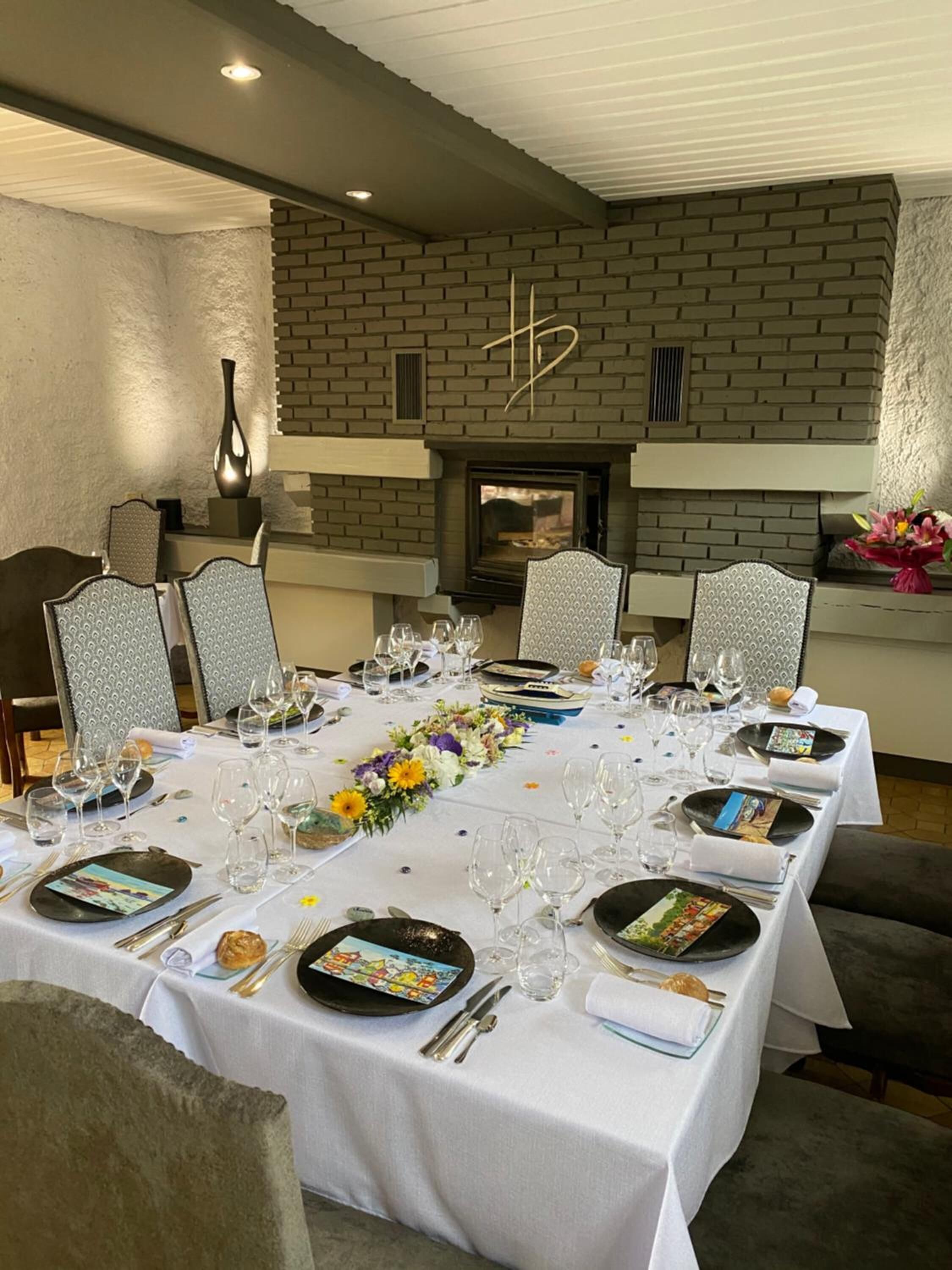 breakfast, lunch, dinner served; french cuisine