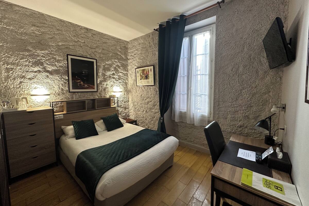 Quarto casal | Escrivaninha, quartos à prova de som, berços grátis, Wi-Fi de cortesia