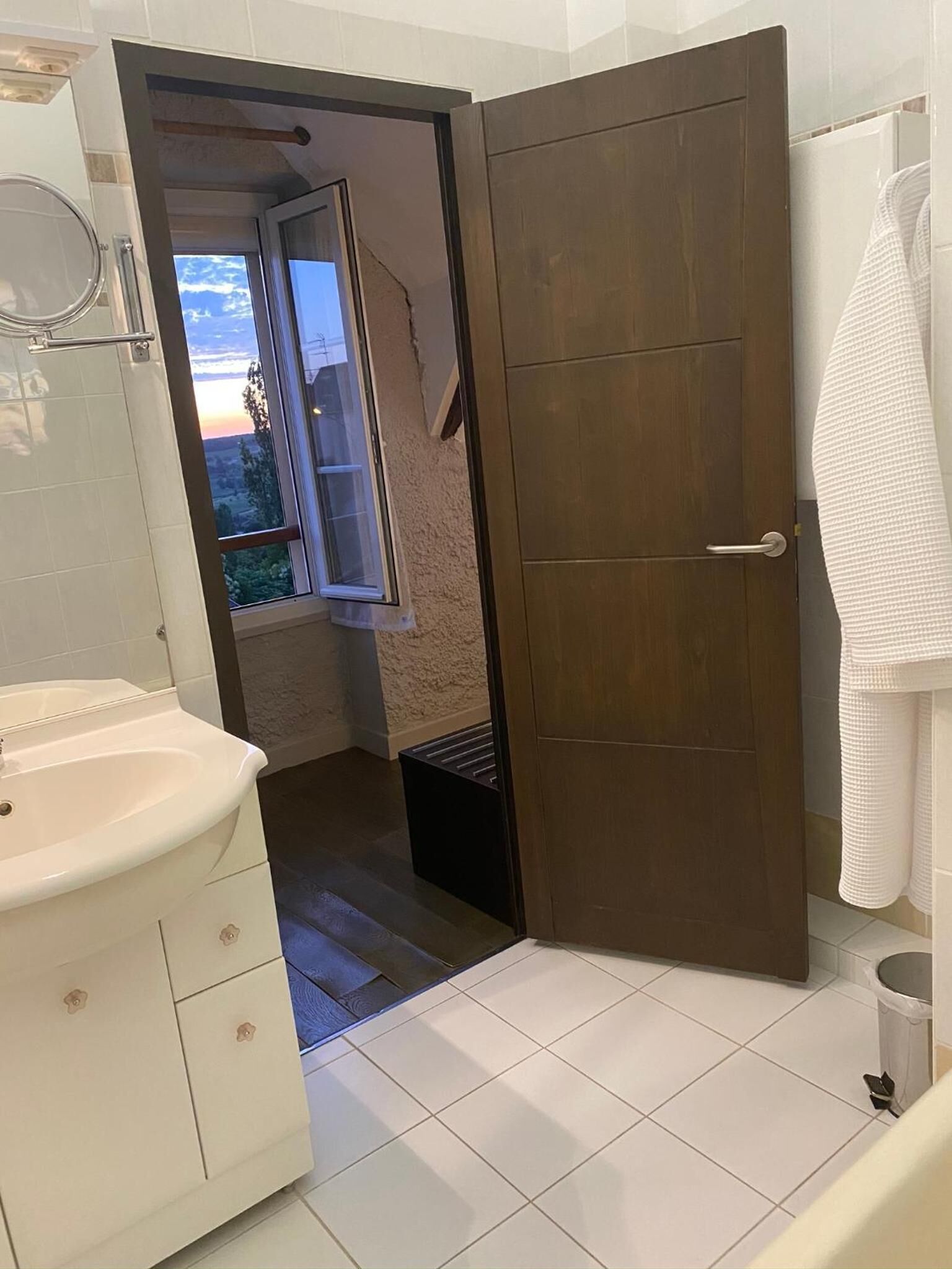 free toiletries, hair dryer