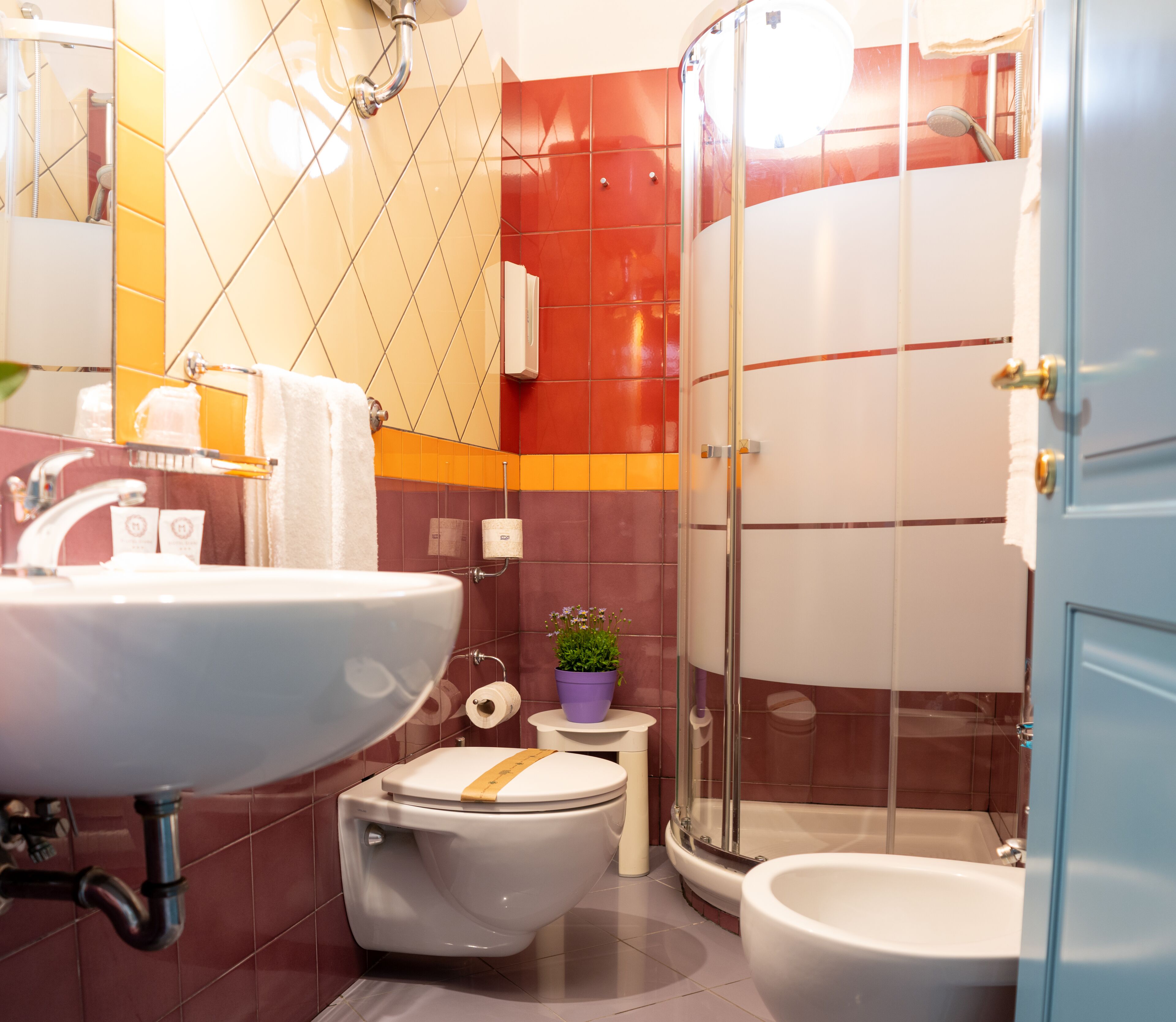 shower, rainfall showerhead, free toiletries, hair dryer