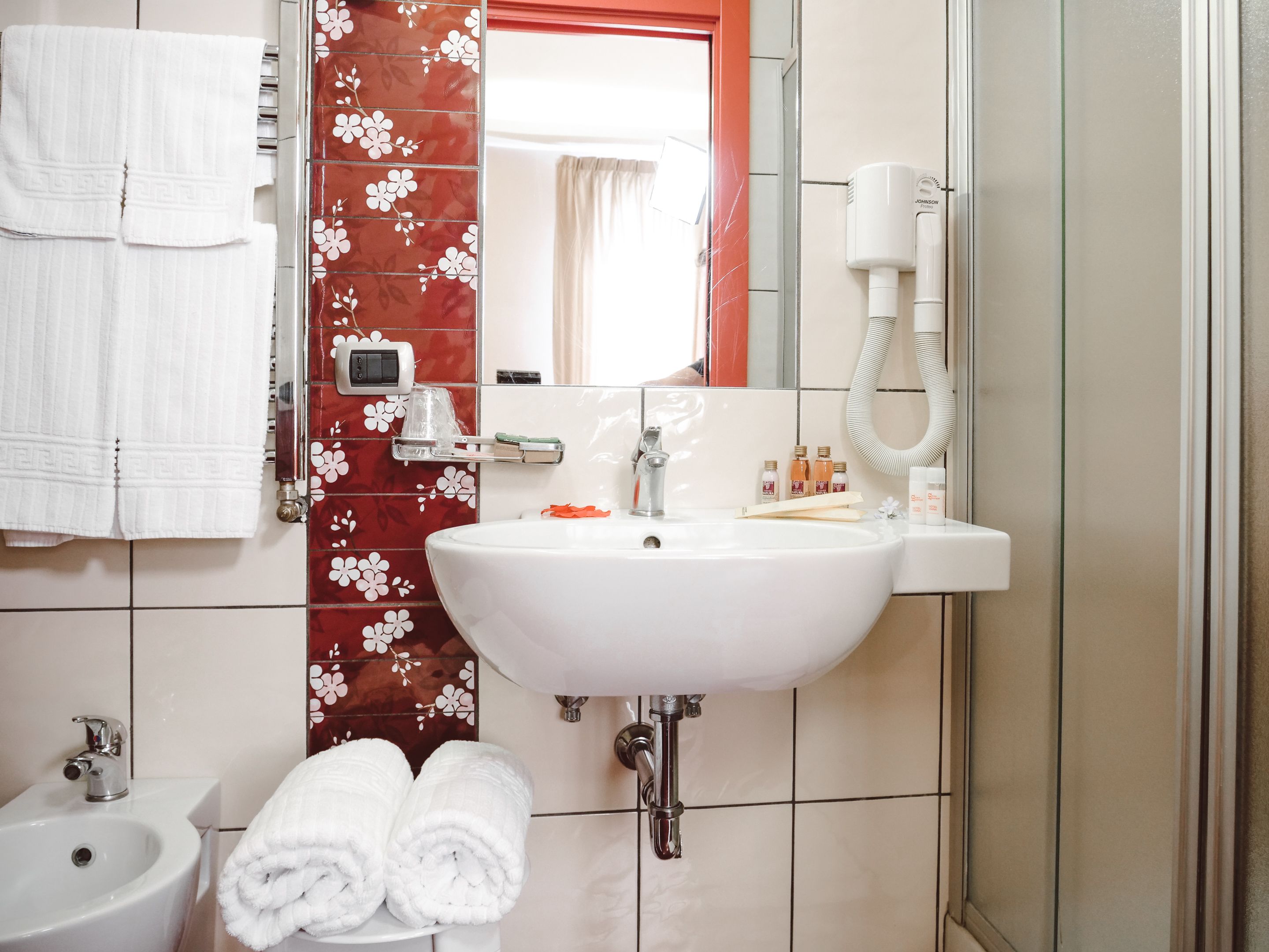 shower, rainfall showerhead, free toiletries, hair dryer