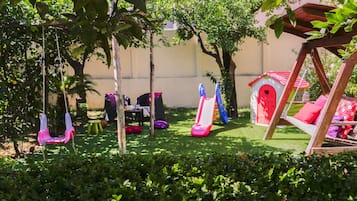Children’s play area – outdoor
