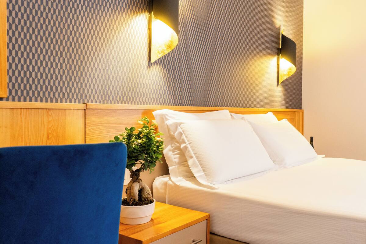 premium bedding, in-room safe, individually decorated, desk