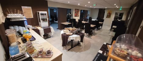 Daily buffet breakfast (EUR 9 per person)