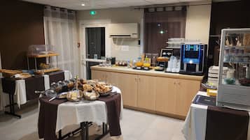Daily buffet breakfast for a fee