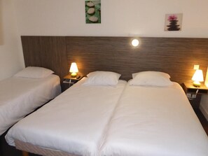 Chambre Triple Standard 3 petits Lits sans Ascenseur - 2ème étage