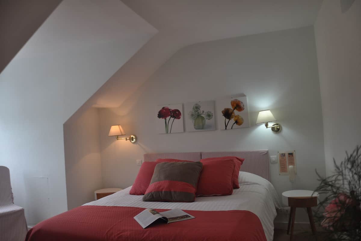 Double Room | In-room safe, free WiFi