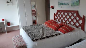 In-room safe, free WiFi