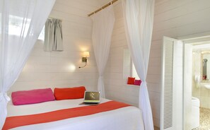 Double Room (Balnéo) | In-room safe, free WiFi - LOGIS Auberge du Centre (Chitenay)