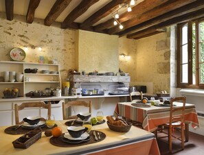Daily buffet breakfast (EUR 13 per person) - LOGIS Auberge du Centre (Chitenay)