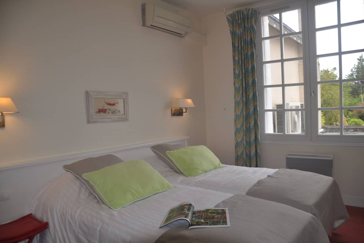 In-room safe, free WiFi