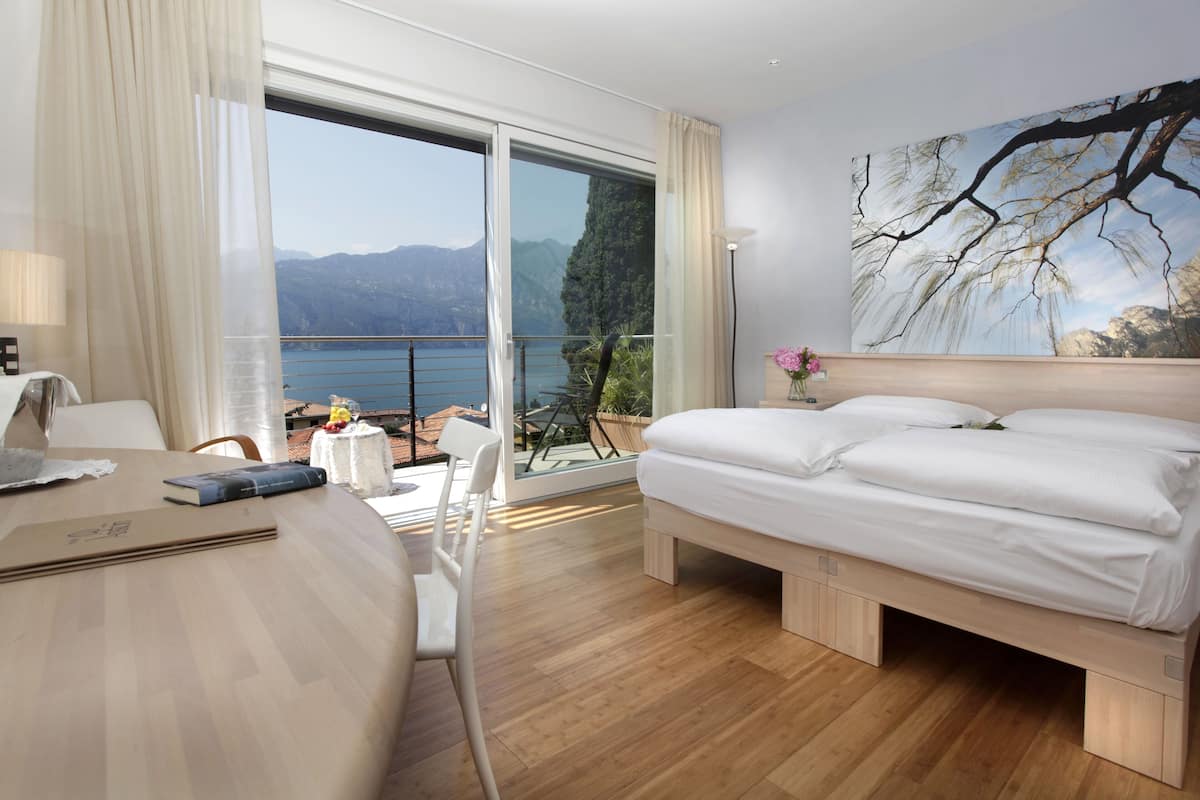 exclusive double room, balcony | 1 bedroom, frette italian sheets, select comfort beds, in-room safe