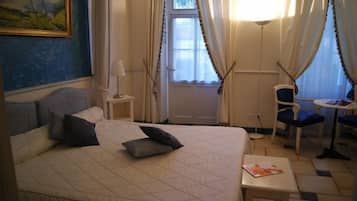 Superior kamer, 1 queensize bed | Luxe beddengoed, een minibar, individueel gedecoreerd