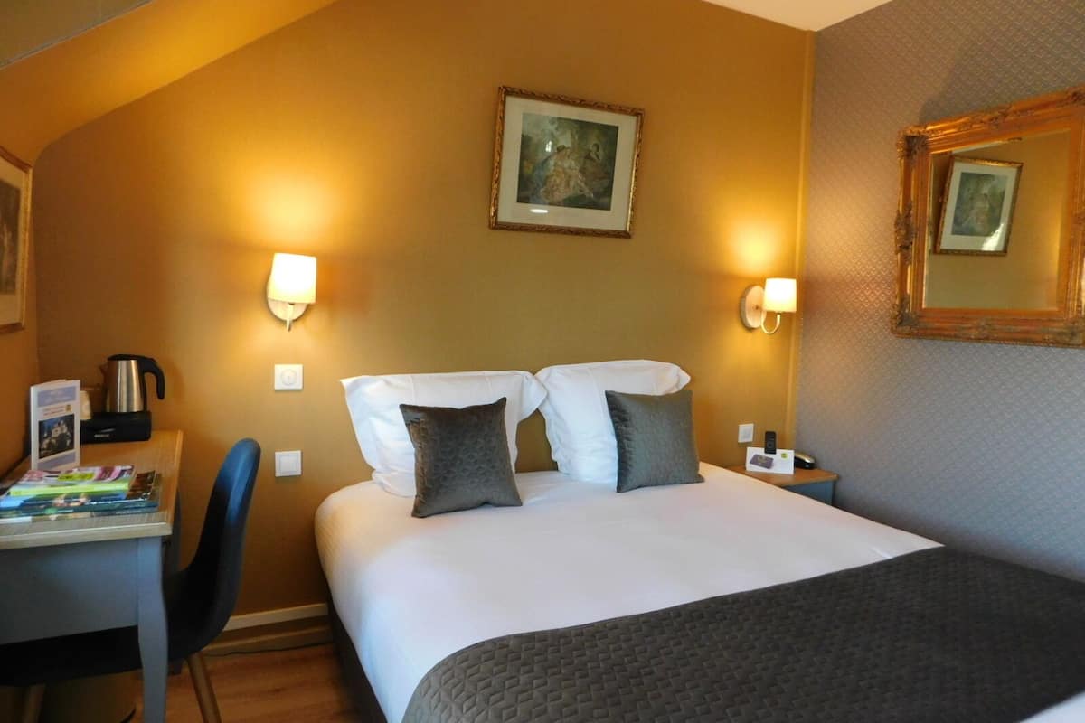 double room | premium bedding, individually decorated, soundproofing