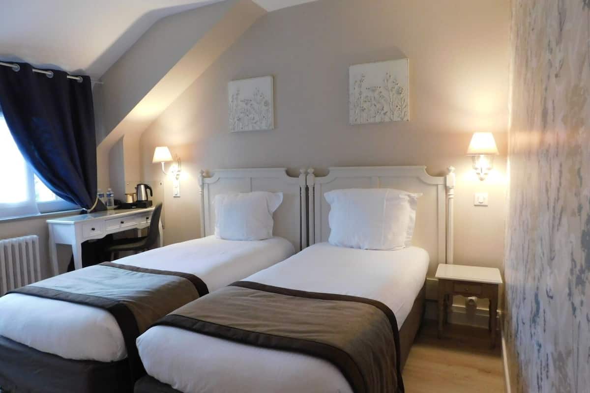 twin room | premium bedding, individually decorated, soundproofing