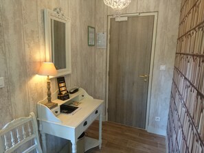 Vierpersoonskamer | Luxe beddengoed, individueel gedecoreerd, geluiddichte muren