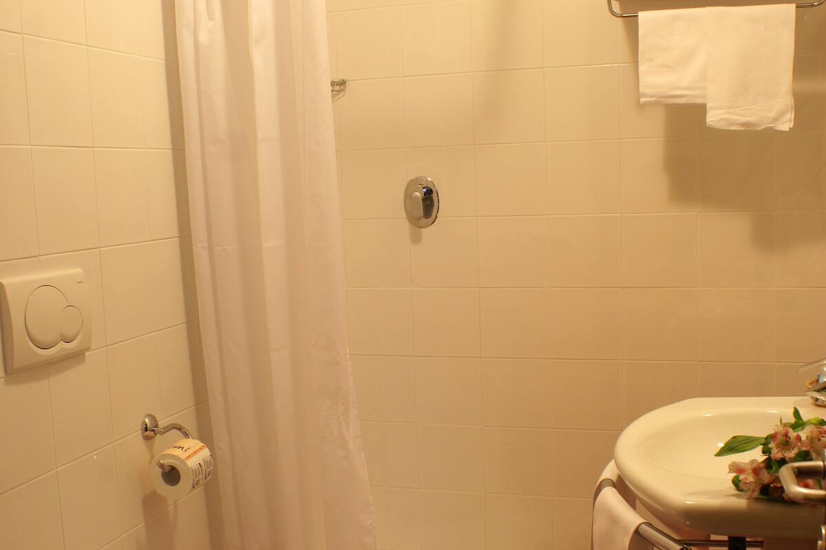 In-room safe, soundproofing, cribs (free), WiFi (free)