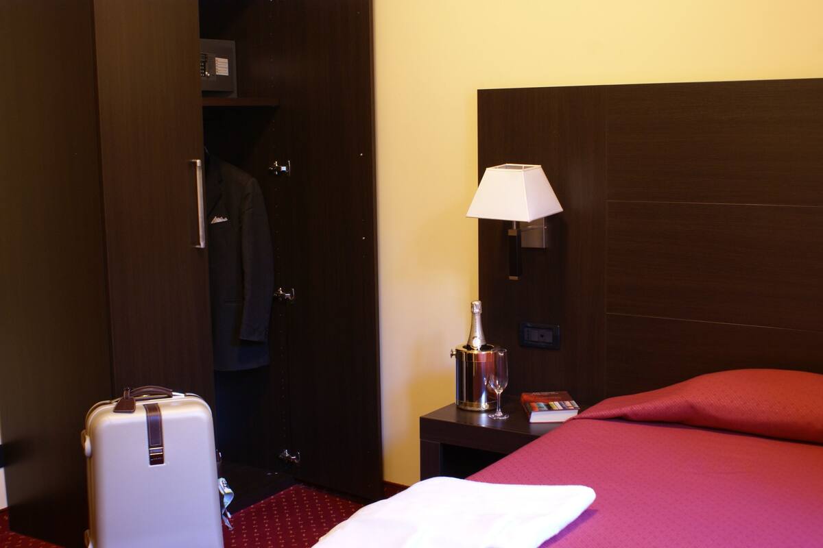 In-room safe, soundproofing, cribs (free), WiFi (free)