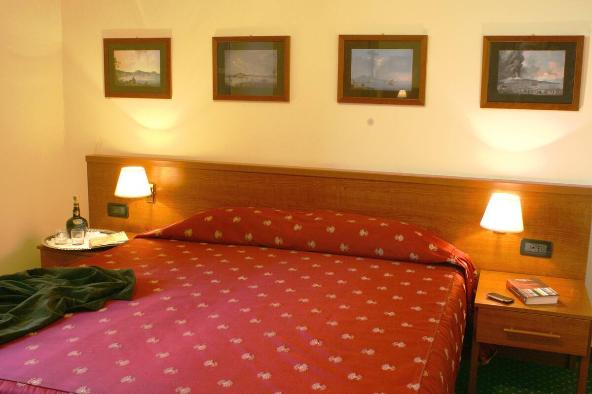 Triple Room | In-room safe, soundproofing, cribs (free), WiFi (free)