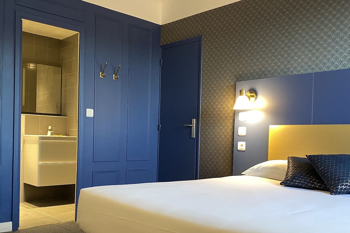 Comfort Double Room | In-room safe, desk, iron/ironing board, free WiFi