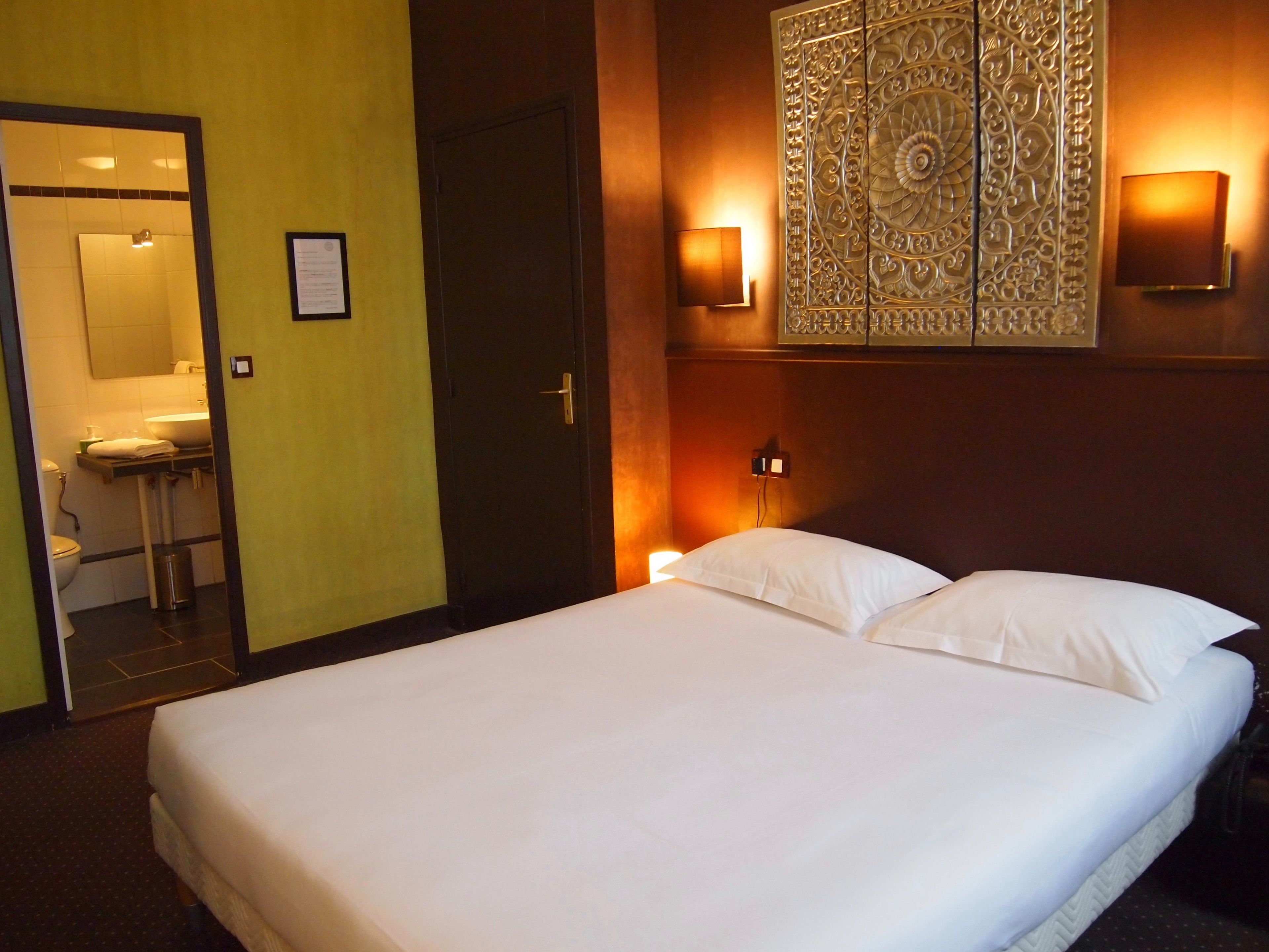 comfort double room | in-room safe, desk, iron/ironing board, free wifi