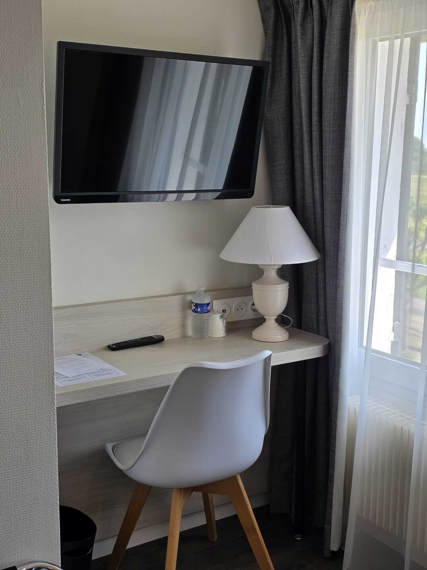 Standard-Zweibettzimmer | Schreibtisch, schallisolierte Zimmer, kostenloses WLAN, Bettwäsche