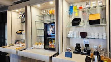 Petit déjeuner buffet (14 EUR par personne)