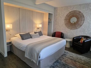 Standard Double Room | Desk, soundproofing, free WiFi, bed sheets - LOGIS Le Quai Fleuri (Les Villages Vovéens)