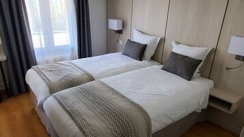 Standard Twin Room | In-room safe, desk, soundproofing, free WiFi