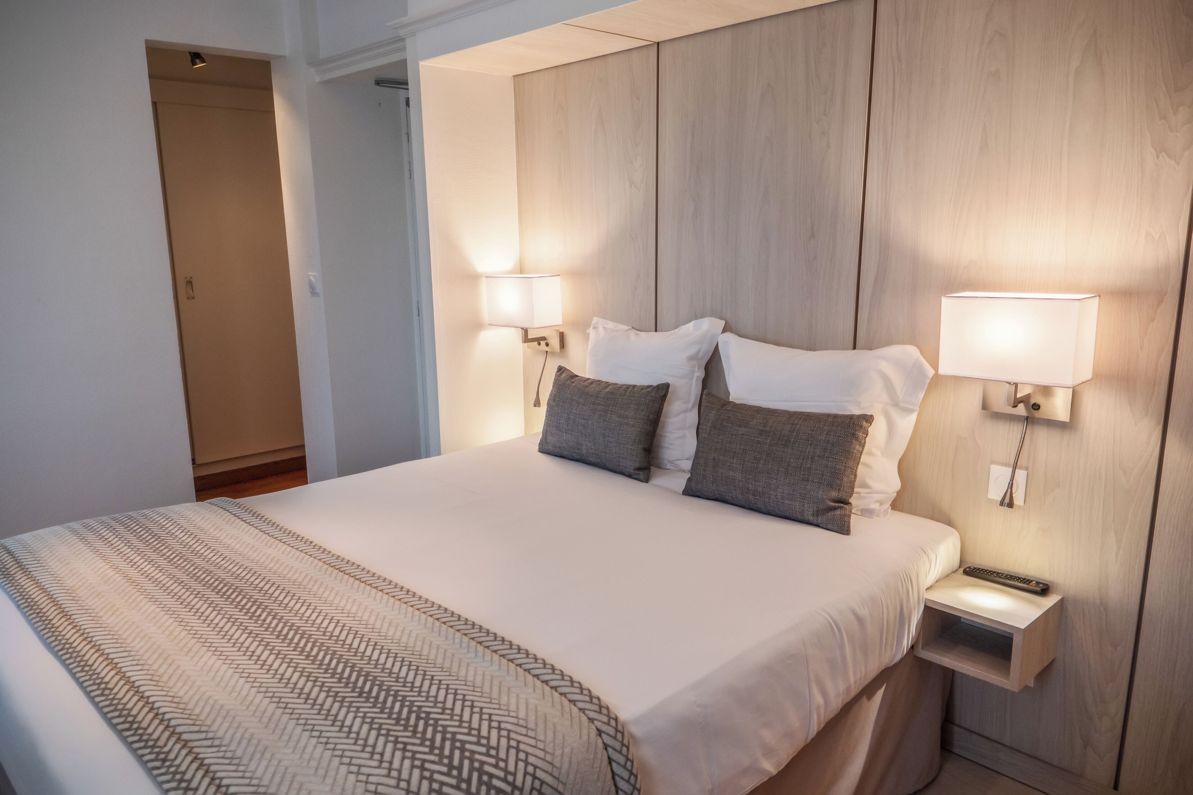 Standard Double Room | In-room safe, desk, soundproofing, free WiFi