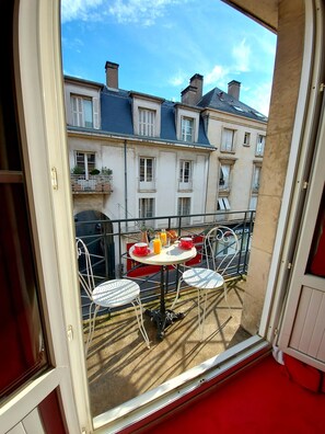 Premium Room | Individually decorated, desk, soundproofing, iron/ironing board