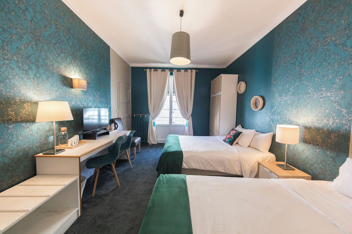 Chambre quadruple Ville | Décor unique, bureau, système d’insonorisation